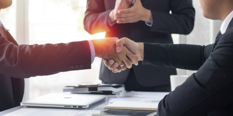 Ubezpieczenie mieszkania zimą – jak chronić dom przed szkodami sezonowymi?